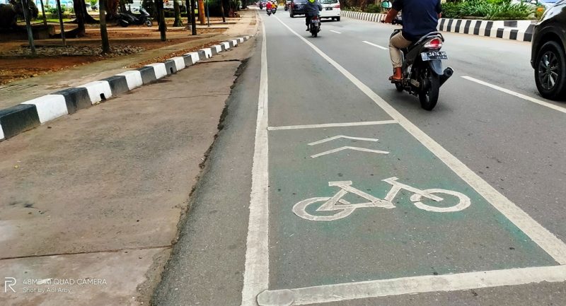 Jalur sepeda yang juga gencar disediakan di Samarinda I Dokumentasi Pribadi