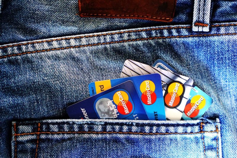 Ilustrasi penggunaan kartu kredit harus memperhatikan promo pembayaran minimunya 