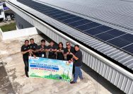 Jajaran Management Astra Motor Kaltim 2 dalam prosesi peresmian Sistem Solar PV berkapasitas 24,3 kW dalam mendukung aktivitas operasional kantor Main Dealer Astra Motor Kaltim 2 dan Dealer Astra Motor M. Yamin pada kamis (05/06) lalu I Astra Motor Kaltim 2