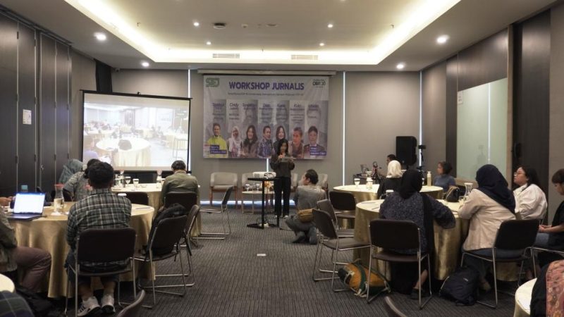 Society of Indonesian Environmental Journalists (SIEJ) adalah organisasi profesi yang menghimpun jurnalis yang peduli dan aktif dalam isu-isu lingkungan