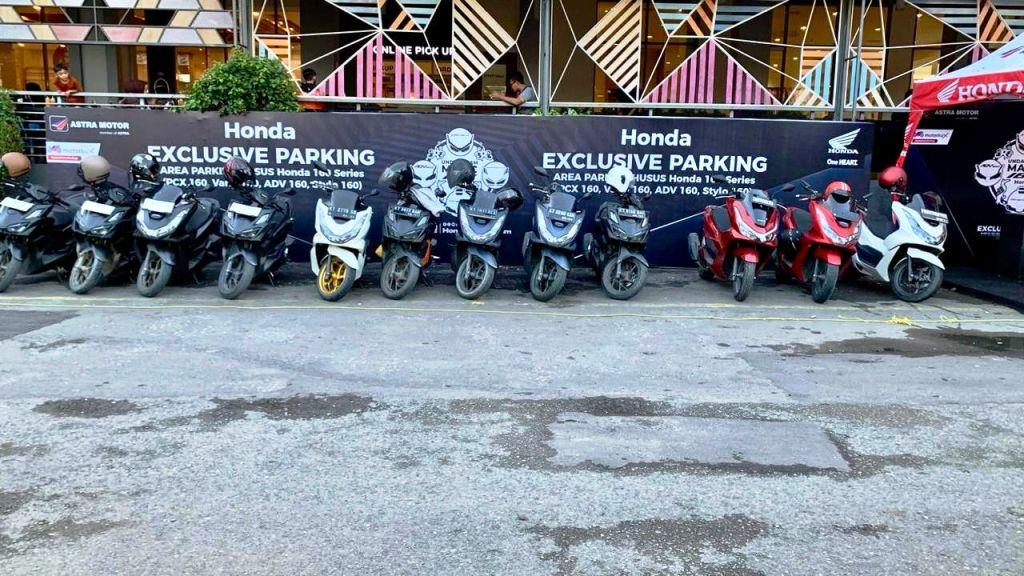 Astra Motor Kalimantan Timur 2 hadirkan layanan Honda Exlusive Parking bagi pengguna sepeda motor Matic Premium Honda yakni Honda Vario 160, Honda Stylo 160, Honda PCX 160 dan Honda ADV 160 yang berkunjung ke Samarinda Square pada akhir pekan I IST