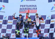 Andi Gilang (kanan) berhasil tampil sempurna di seri ketiga MRS pada kelas NS250 dengan finish di posisi ke 3 race 1 dan podium 2 pada race 2 I ISTIMEWA