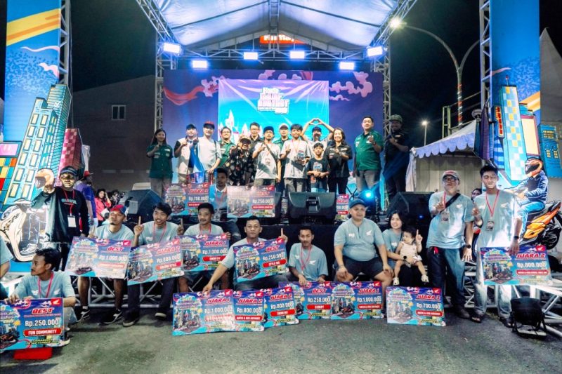 Para modifikator plat KT yang sukses meraih gelar juara di ajang Honda Modif Contest (HMC) 2025 Seri Samarinda pada Minggu (28/09) kemarin  I IST 