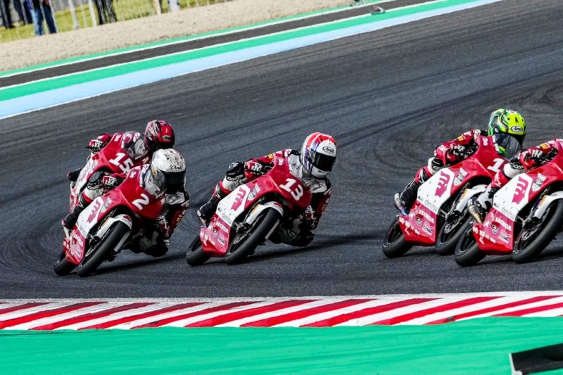 Pebalap muda binaan PT Astra Honda Motor (AHM), M. Badly Ayatullah (#13) sukses menembus posisi tiga besar klasemen sementara dengan total 94 poin di Idemitsu Asia Talent Cup (IATC) 2025 di Mobility Resort Motegi, Jepang (27–28/9) I IST

