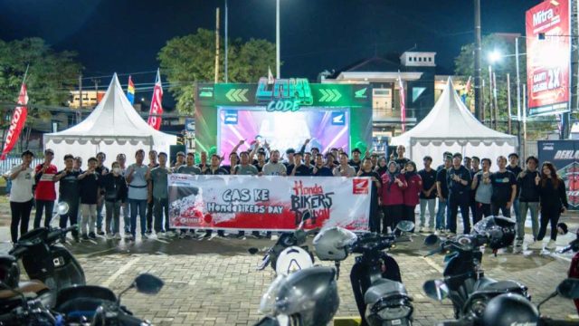 Astra Motor (1) & (2) : Astra Motor Kalimantan Timur 2 beri dukungan Honda Bikers Day 2025 Region Kalimantan lewat Kopi Darat Gabungan (Kopdargab) bersama puluhan komunitas sepeda motor Honda Samarinda dan sekitarnya pada Sabtu (18/10) akhir pekan lalu di Halaman Parkir Mitra 10 Samarinda I IST