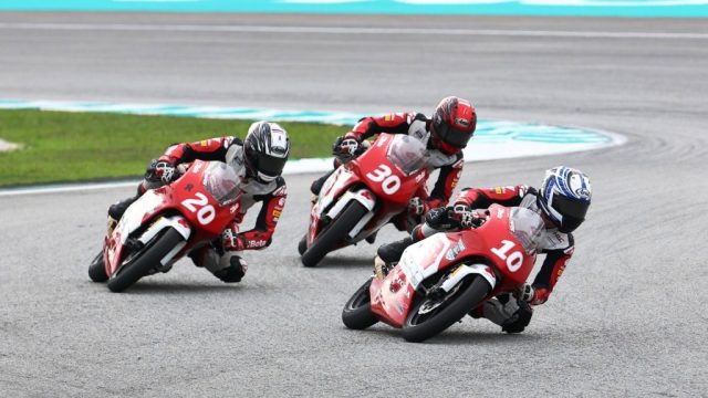Pebalap wildcard Bintang Pranata Sukma, pebalap muda binaan PT Astra Honda Motor (AHM) berhasil finis di posisi keempat pada balapan kedua Idemitsu Asia Talent Cup (IATC) 2025 yang berlangsung di Sirkuit Sepang, Malaysia (26/10) kemarin I IST