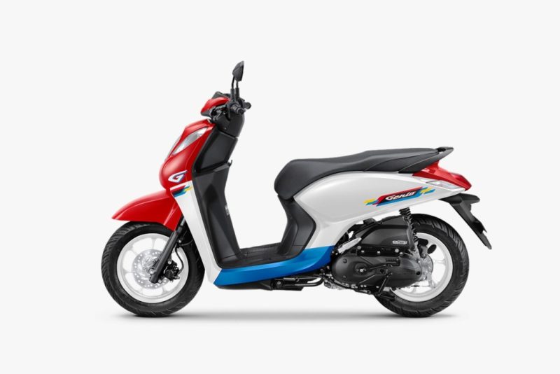 PT Astra Honda Motor hadirkan penyegaran terbaru pada Honda Genio lewat  kombinasi warna dan striping baru yang semakin memperkuat gaya retro dan fashionable yang hadir dengan dua warna baru (Special Color) dengan velg putih, yaitu Vibrant Tri-Tone (merah, putih, biru) dan Vibrant Black & White yang menonjolkan kesan colorful dan ekspresif sesuai karakter anak muda yang aktif dan percaya diri I IST