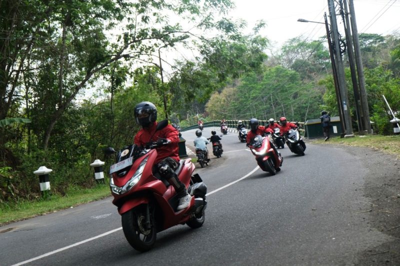 Rombongan komunitas bikers Honda touring bersama menghadiri puncak Honda Bikers Day 2024 di Klaten, Jawa Tengah I IST