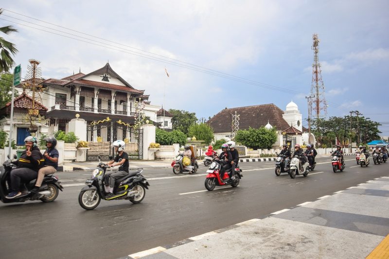 Astra Motor Kalimantan Timur 2 bagikan tips #Cari_Aman bagi pengendara sepeda motor dalam menerapkan penekanan konsumsi bahan bakar saat berkendara I IST