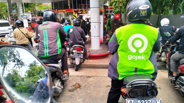 Astra Motor Kalimantan Timur 2 bagikan tips #Cari_Aman bagi pengendara sepeda motor dalam menerapkan penekanan konsumsi bahan bakar saat berkendara I wadahkata.ID