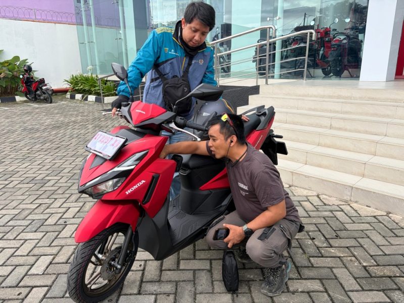 Makin praktis dengan USB Charger Type-C, All New Honda Vario 125 jadi teman setia jurnalis di Kaltim. Simak spesifikasi lengkap dan keseruan Honda Journeylist I IST