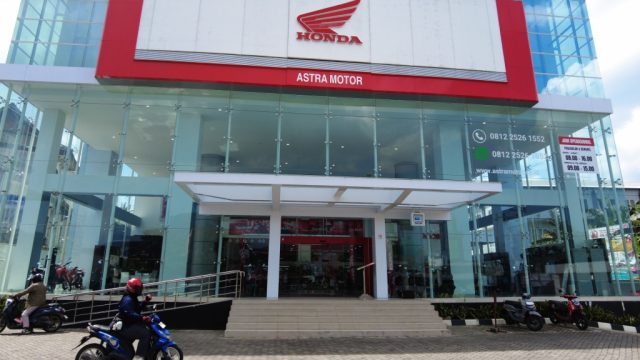 Sambut Lebaran, Astra Motor Kaltim 2 hadirkan program "Tampil Hits Ramadhan". Dapatkan keuntungan Rp8 juta, DP mulai Rp800 ribu, dan potongan tenor 4 kali! I wadahkata.ID