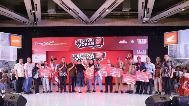 Manajemen PT Astra Honda Motor bersama para mitra pendukung, pemenang dan main dealer Festival Vokasi Satu Hati 2026 yang diselenggarakan di AHM Safety Riding & Training Center, Deltamas (13/02) I IST