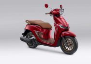 New Honda Stylo 160 kini tampil makin elegan dengan pilihan warna Burgundy, Royal Blue, dan Glam White. Skutik premium 160cc dengan desain retro modern dari AHM I IST