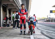 Muhammad Kiandra Ramadhipa akan menjalani tantangan baru pada ajang Moto3 Junior World Championship 2026 yang dimulai akhir pekan ini pada 21-24 Mei 2026, di Sirkuit Barcelona-Catalunya, Spanyol. Ramadhipa akan bersama tim Honda Asia-Dream Racing Junior Team dalam tujuh seri dan 12 balapan. Pebalap berusia 16 tahun ini akan mengendarai Honda NSF250RW dengan nomor balap #32 I IST