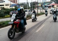 Astra Motor Kalimantan Timur 2 Bagikan 5 tips berkendara lewat campaign #Cari_Aman yakni : Pengereman yang efektif, mengatur kecepatan, menikung dengan aman, menjaga jarak aman dan penggunaan lampu sein dengan benar I IST