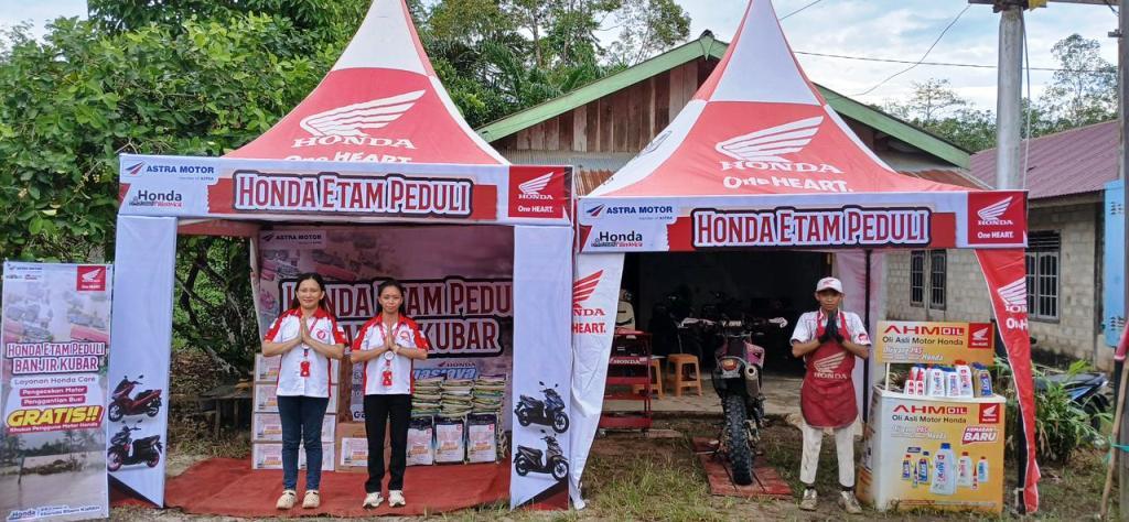 Astra Motor Kalimantan Timur 2 hadirkan posko bantuan bagi korban banjir Kubar di Melak dan Terinf lewat program “Honda Etam Peduli Banjir Kubar” hingga Minggu (31/05) mendatang I IST