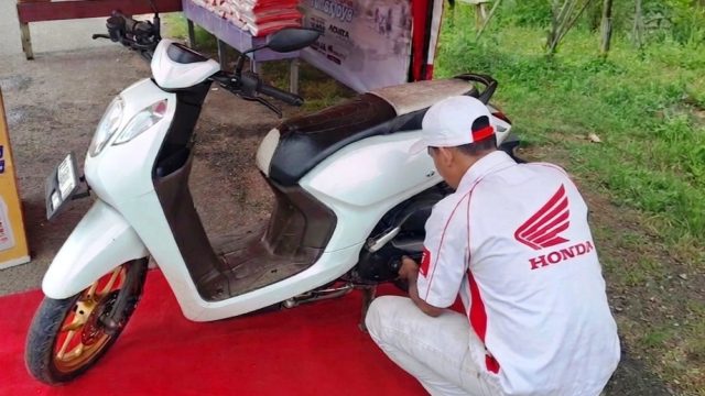Astra Motor Kaltim 2 hadirkan layanan Honda Care berupa pengecekan motor dan ganti busi gratis untuk korban banjir Kutai Barat (Kubar) hingga 31 Mei I IST