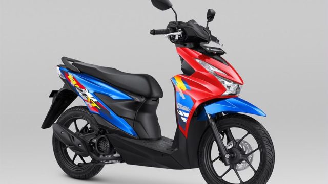 PT Astra Honda Motor memberikan penyegaran pada New Honda BeAT dengan warna dan desain striping terbaru. Skutik terlaris pilihan masyarakat Indonesia ini semakin memberikan lebih banyak pilihan bagi konsumen untuk mengekspresikan gaya berkendara yang menyenangkan tanpa menghilangkan nilai utama Honda BeAT sebagai skutik yang gesit, irit, aman, dan nyaman I IST