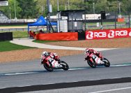 Sederet pebalap Astra Honda Racing Team (AHRT) siap melesat kencang di putaran ketiga Asia Road Racing Championship (ARRC) 2026 yakni #88 M. Adenanta Putra kategori ASB1000, #93 Fadillah Arbi Aditama & #46 Herjun Atna Firdaus kategori SS600 dan #16 Irfan Ardiansyah & #123 Rheza Danica Ahrens kategori AP250 di Mobility Resort Motegi, Jepang, pada 12–14 Juni 2026 I IST