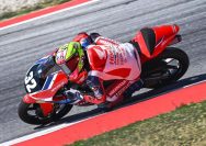 Aksi pebalap muda binaan PT Astra Honda Motor (AHM), Muhammad Kiandra Ramadhipa untuk bersiap menghadapi putaran kedua Moto3 Junior World Championship 2026 di Circuito do Estoril, Portugal (12-14/6). Pebalap bernomor #32 ini siap kembali bersaing ketat di grup depan demi mengharumkan nama Indonesia I IST
