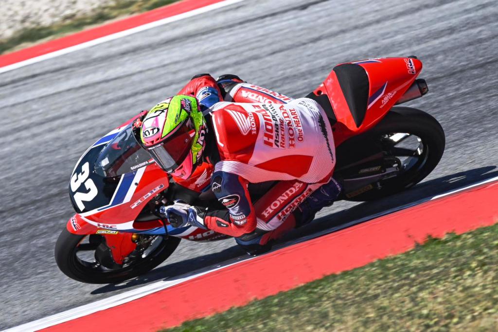 Aksi pebalap muda binaan PT Astra Honda Motor (AHM), Muhammad Kiandra Ramadhipa untuk bersiap menghadapi putaran kedua Moto3 Junior World Championship 2026 di Circuito do Estoril, Portugal (12-14/6). Pebalap bernomor #32 ini siap kembali bersaing ketat di grup depan demi mengharumkan nama Indonesia I IST