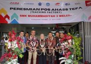General Manager Astra Honda Motor Ahmad Muhibbuddin (kiri kedua), Kepala Wilayah Astra Motor Jawa Tengah Budi Yanto (Kiri) bersama Bupati Kendal Dyah Kartika Permanasari (tengah), Majlis Dikdasmen dan PNF pimpinan Pusat Muhammadiyah Bakhrun Dahlan (kanan kedua), dan Kepala Sekolah SMK Muhammadiyah 3 Weleri Maulana Malik Ibrohim (kanan) melakukan prosesi pemotongan pita sebagai simbolis peresmian Pos AHASS TEFA SMK Muhammadiyah 3 Weleri (11/06 I IST