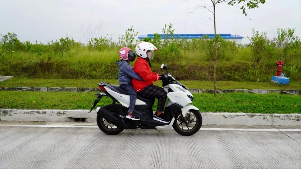 Astra Motor Kalimantan Timur 2 bagikan tips berkendara yang aman bagi keluarga yang akan melakukan perjalanan selama masa libur sekolah I IST