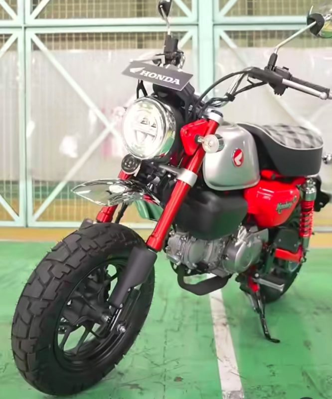 PT Astra Honda Motor (AHM) menghadirkan Honda Monkey dengan penyegaran terbaru melalui kombinasi warna yang lebih segar dan ekspresif, salah satunya Millenium Red I Phot SS IG @welovehonda_id