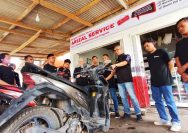 Ketua Yayasan AHM Ahmad Muhibbuddin bersama para peserta Astra Honda Youthpreneurship Program (AHYPP) mengunjungi dan benchmark ke bengkel Arizal Service yang berhasil mendapatkan Best Performance Tingkat Madya dari Yayasan AHM I IST