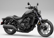 Big bike New Rebel 1100 hadir dengan pilihan warna terbaru lewat perpaduan warna silver dengan sentuhan metalik, menghadirkan kesan premium yang semakin memperkuat karakter New Rebel 1100 sebagai urban cruiser bagi pengendara yang ingin mengekspresikan gaya hidupnya I IST