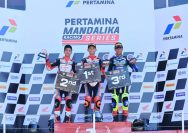 Pada race ke 2 di kelas Junior Sport 250cc, kemenangan disumbang oleh Bintang Pranata Sukma (tengah) dan Ahmad Azel Savero (kiri) yang berhasil finish pada podium 1 dan 2 di Mandalika Racing Series putaran ke 3 (25-26/7) I IST