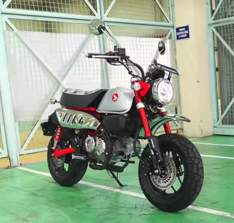 PT Astra Honda Motor (AHM) menghadirkan Honda Monkey dengan penyegaran terbaru melalui kombinasi warna yang lebih segar dan ekspresif, yaitu Banana Yellow, Millenium Red, dan Pearl Cadet Gray I Photo SS IG @welovehonda_id