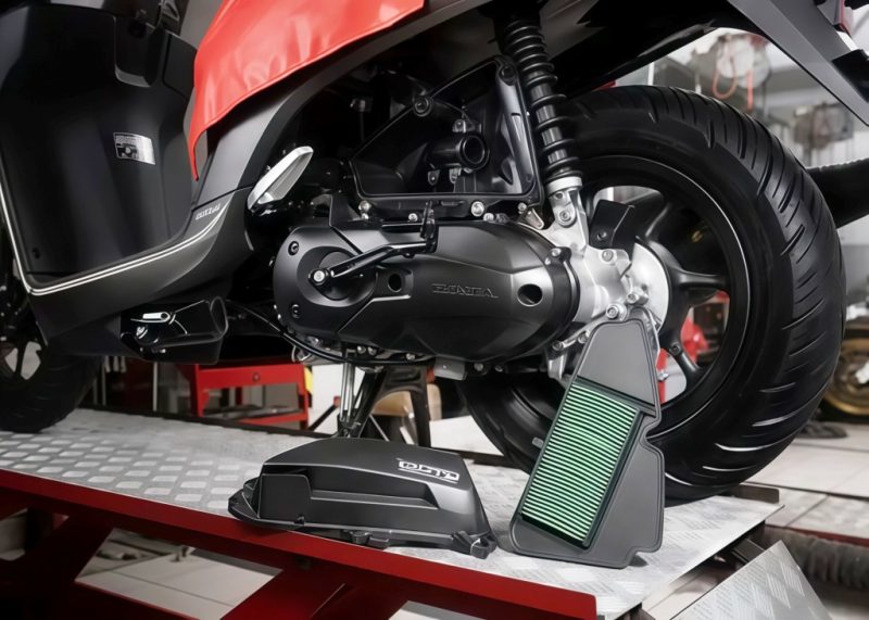 Memasuki musim kemarau, perhatikan perawatan filter udara sepeda motor Anda. Simak panduan mendeteksi gejala filter kotor dan waktu tepat servis ke AHASS agar mesin tetap irit dan responsif! I IST