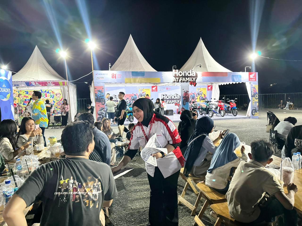 Astra Motor Kalimantan Timur 2 selaku Main Dealer sepeda motor Honda dan bagian dari PT Astra International Tbk berikan promo spesial berupa hemat hingga delapan juta rupiah, uang muka mulai dari Sembilan ratus ribu rupiah dan potongan tenor hingga empat kali di gelaran “Honda AT Family Day” yang hadir di Lapangan Eks Temindung Samarinda hingga minggu mendatang (06/09) I ISTIMEWA