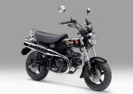 Honda ST125 Dax hadir dengan pilihan warna baru yakni Candy Energy Orange dan Pearl Shining Black yang mampu memberikan karakter unik dan berbeda bagi pecinta sepeda motor yang ingin mengekspresikan gaya personalnya I ISTIMEWA