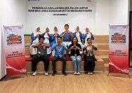 Bu Gusti Ayu Liliek selaku Finance Manager Astra Motor Kalimantan Timur 2 (kedua kanan) bersama juri dan peserta gelaran AHM Best Student Tingkat Regional 2026 pada Sabtu (5/9) lalu I ISTIMEWA