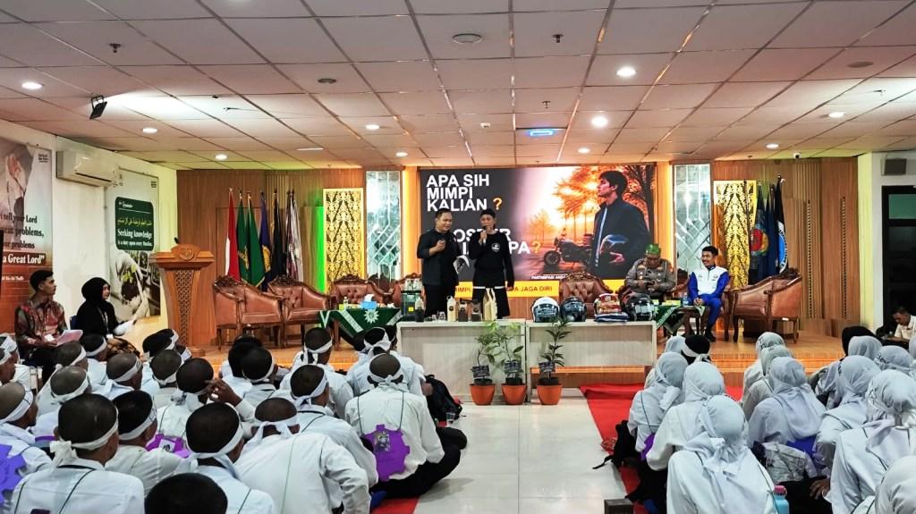 Sebanyak 350 peserta menerima edukasi terkait berkendara aman dalam kegiatan Seminar Safety Riding "Secangkir Kopi, Sejuta Mimpi" di Universitas Muhammadiyah Riau pada Sabtu (19/9) I ISTIMEWA