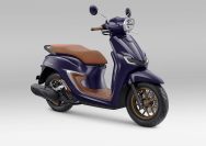 PT Astra Honda Motor (AHM) hadirkan pilihan warna terbaru pada skutik New Honda Stylo 160 dengan pilihan warna salah satunya yakini pilihan warna baru Glam Grey serta Royal Violet I ISTIMEWA