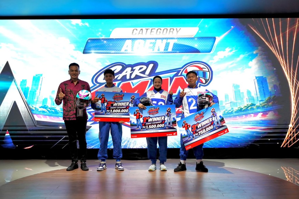 Perwakilan Main Dealer Astra Motor Kalimantan Timur 2 yakni Geraldo Tristan Regan (kedua kiri) berhasil meraih prestasi sebagai juara 2 kategori Agent Award pada gelaran bertajuk Cari Aman Academy 2026 yang telah dilaksanakan pada Senin hingga kamis (5-8/10) lalu I ISTIMEWA