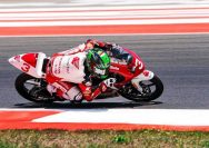#3 Bintang Pranata Sukma (kiri) sukses menyentuh garis finish di posisi kedua pada race pertama Idemitsu Moto4 Asia Cup (IM4AC) 2026 di Pertamina Mandalika Internasional Circuit, Nusa Tenggara Barat, Sabtu (10/10) I ISTIMEWA