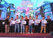 Sapta Pebriyanto (keempat kanan) modifikator perwakilan Main Dealer Astra Motor Kalimantan Timur 2 sukses meraih prestasi Best Achievement sebagai Best Retro Scoopy dengan karya modifikasi Honda Scoopy pada Final Battle Honda Modif Contest (HMC) 2026 I ISTIMEWA